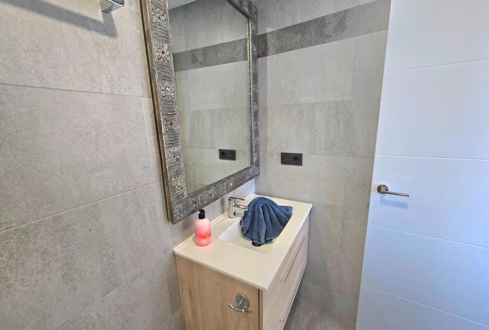 Crystal Elegance City Center Apartment With Seasonal Pool توريمولينوس إسبانيا