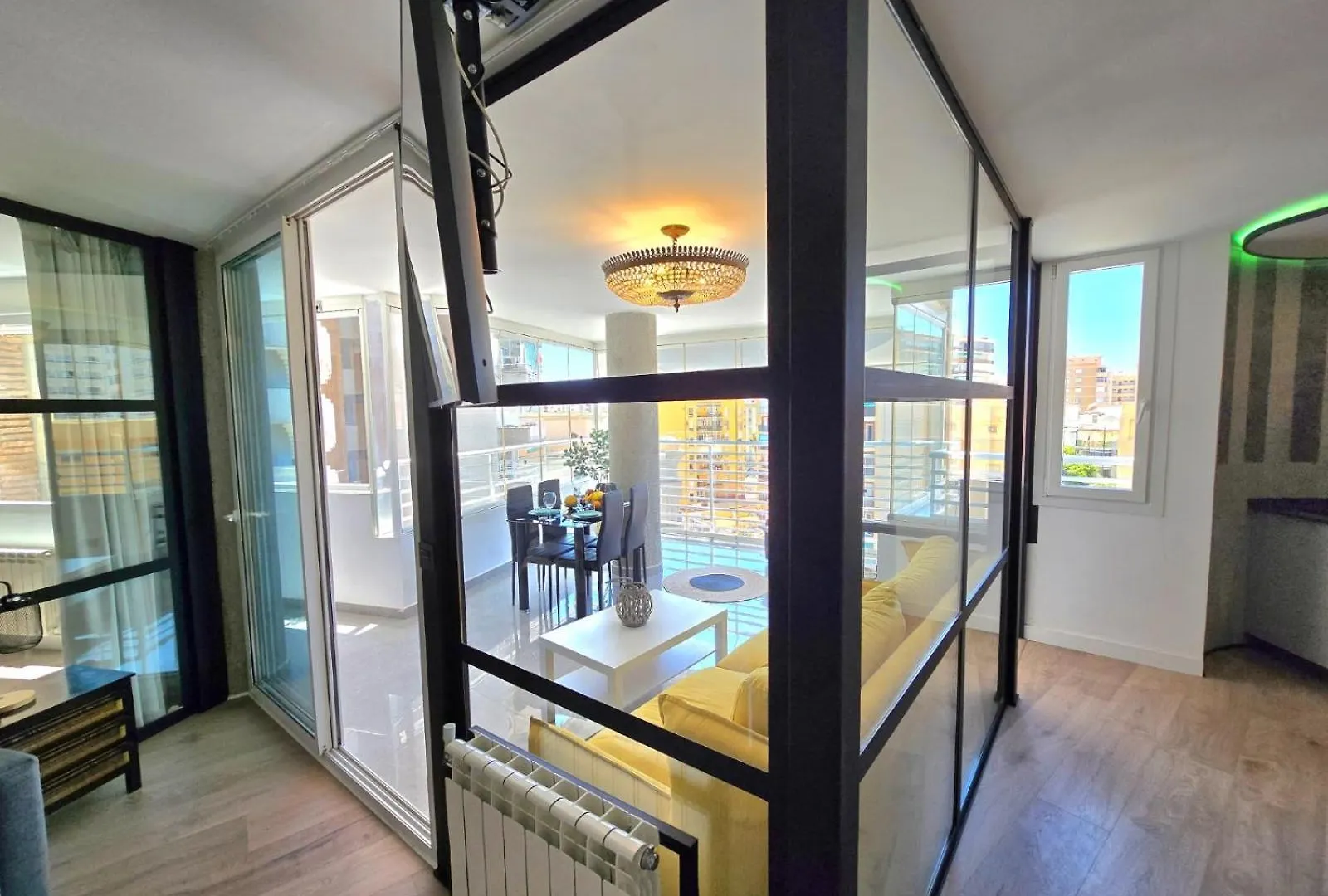 Crystal Elegance City Center Apartment With Seasonal Pool توريمولينوس
