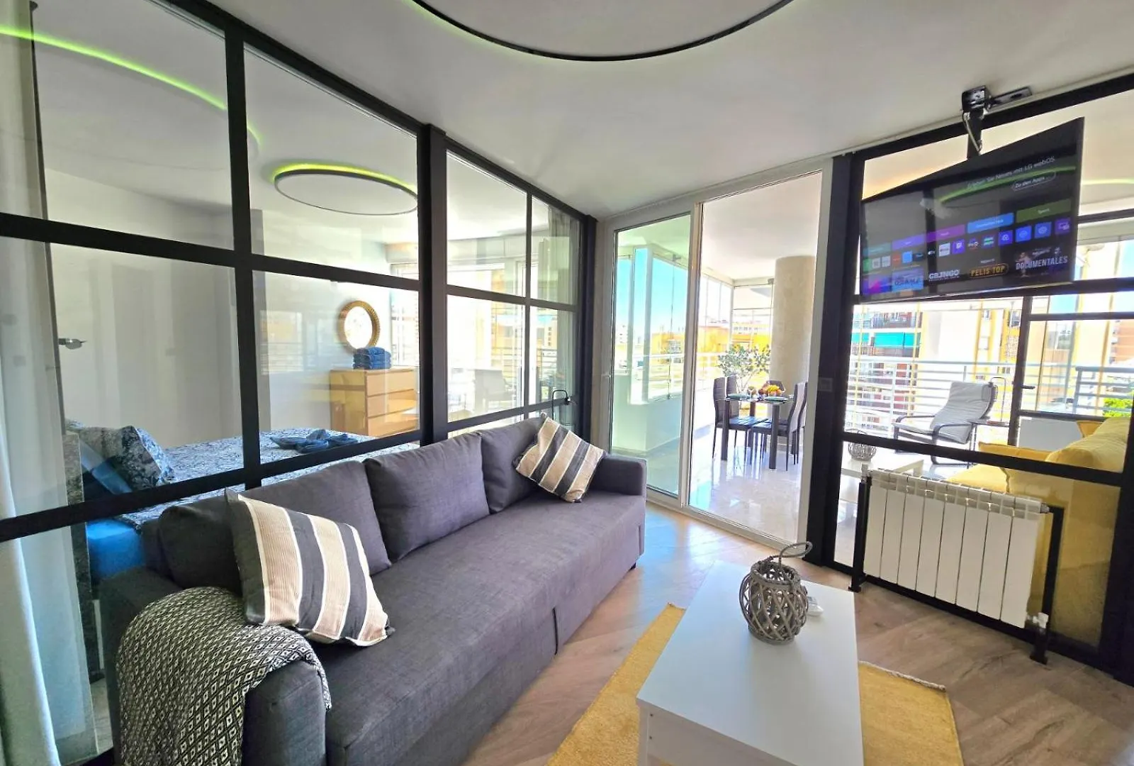 Crystal Elegance City Center Apartment With Seasonal Pool توريمولينوس