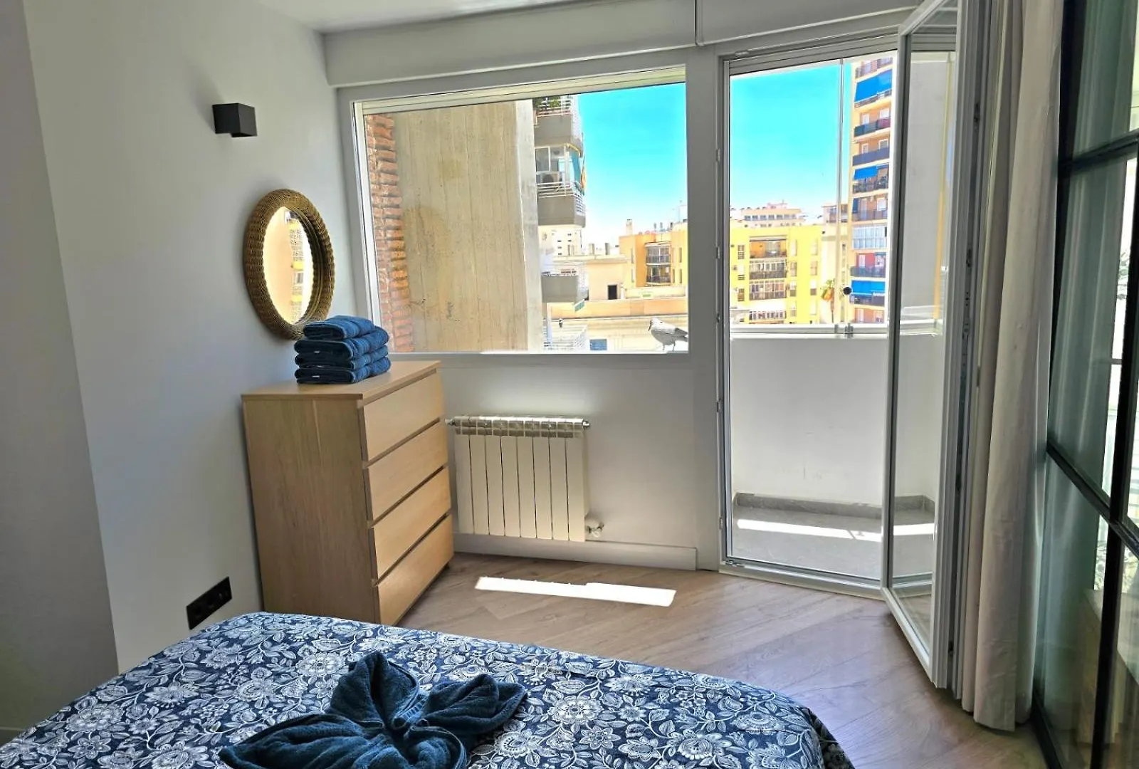 Crystal Elegance City Center Apartment With Seasonal Pool توريمولينوس 0*,
