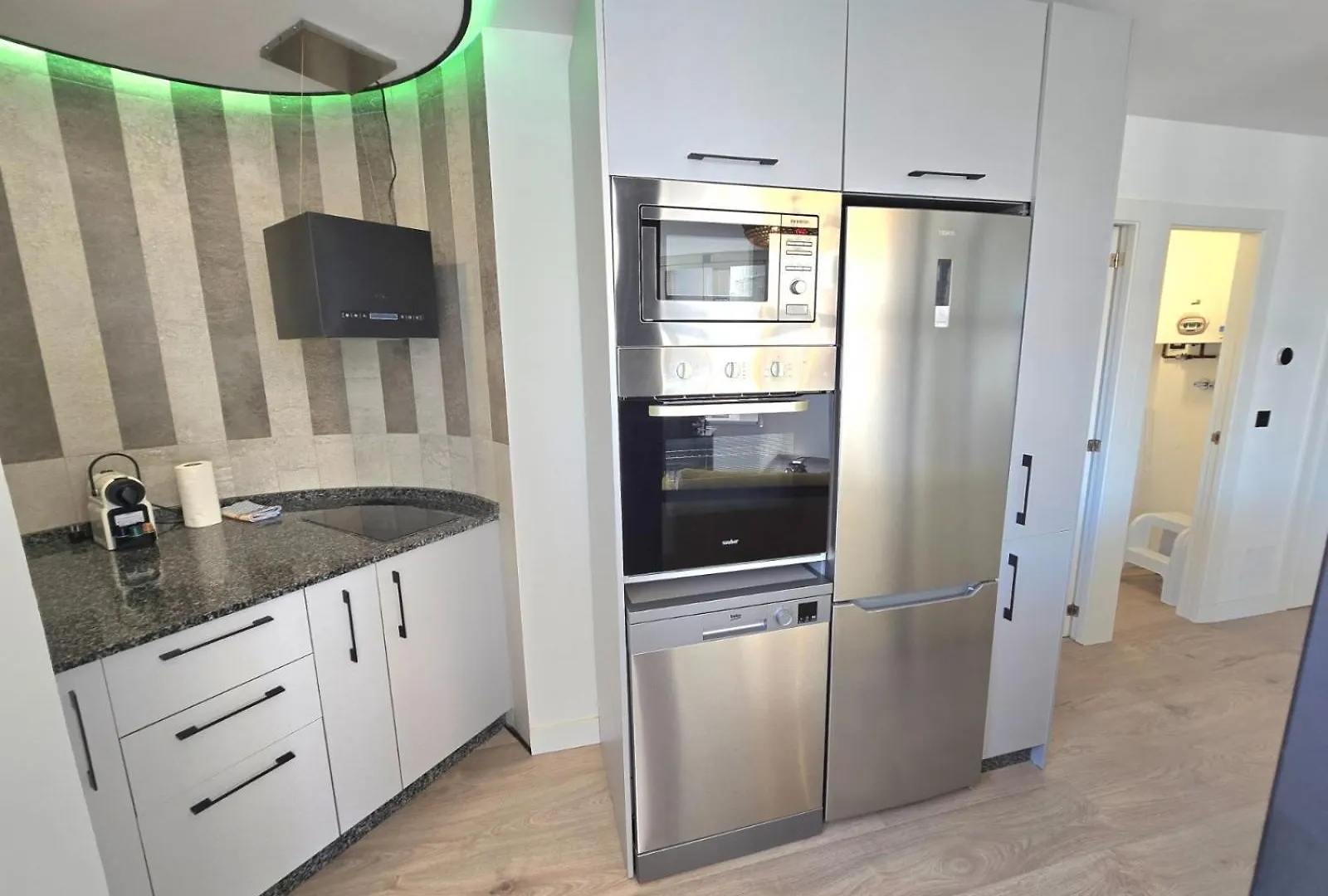 Crystal Elegance City Center Apartment With Seasonal Pool توريمولينوس 0*,  إسبانيا