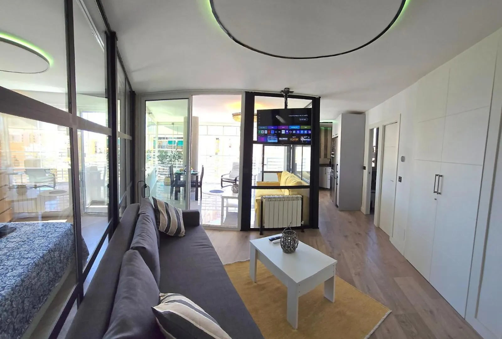 Crystal Elegance City Center Apartment With Seasonal Pool توريمولينوس إسبانيا