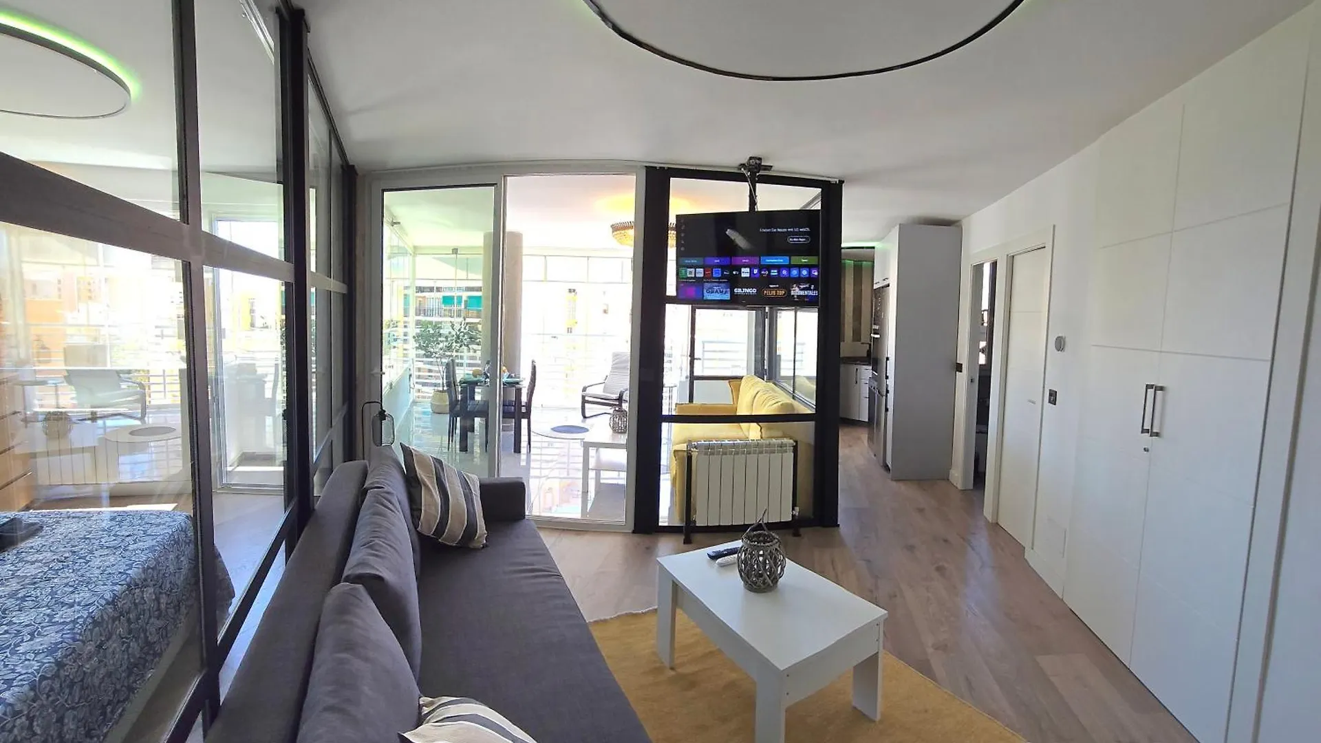 Crystal Elegance City Center Apartment With Seasonal Pool توريمولينوس
