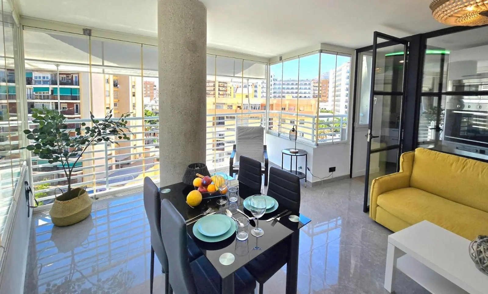 Crystal Elegance City Center Apartment With Seasonal Pool توريمولينوس 0*,  إسبانيا