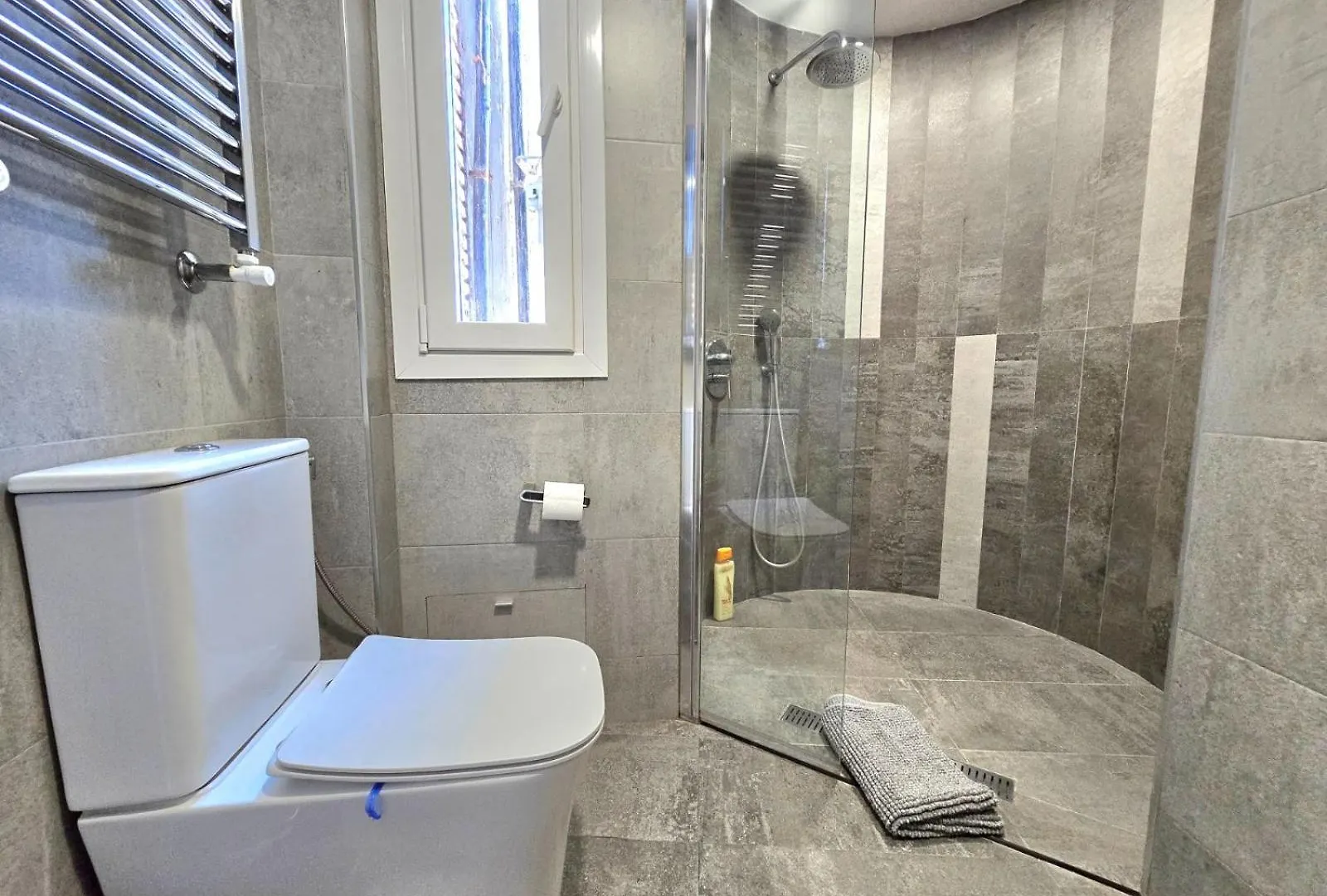 Crystal Elegance City Center Apartment With Seasonal Pool توريمولينوس