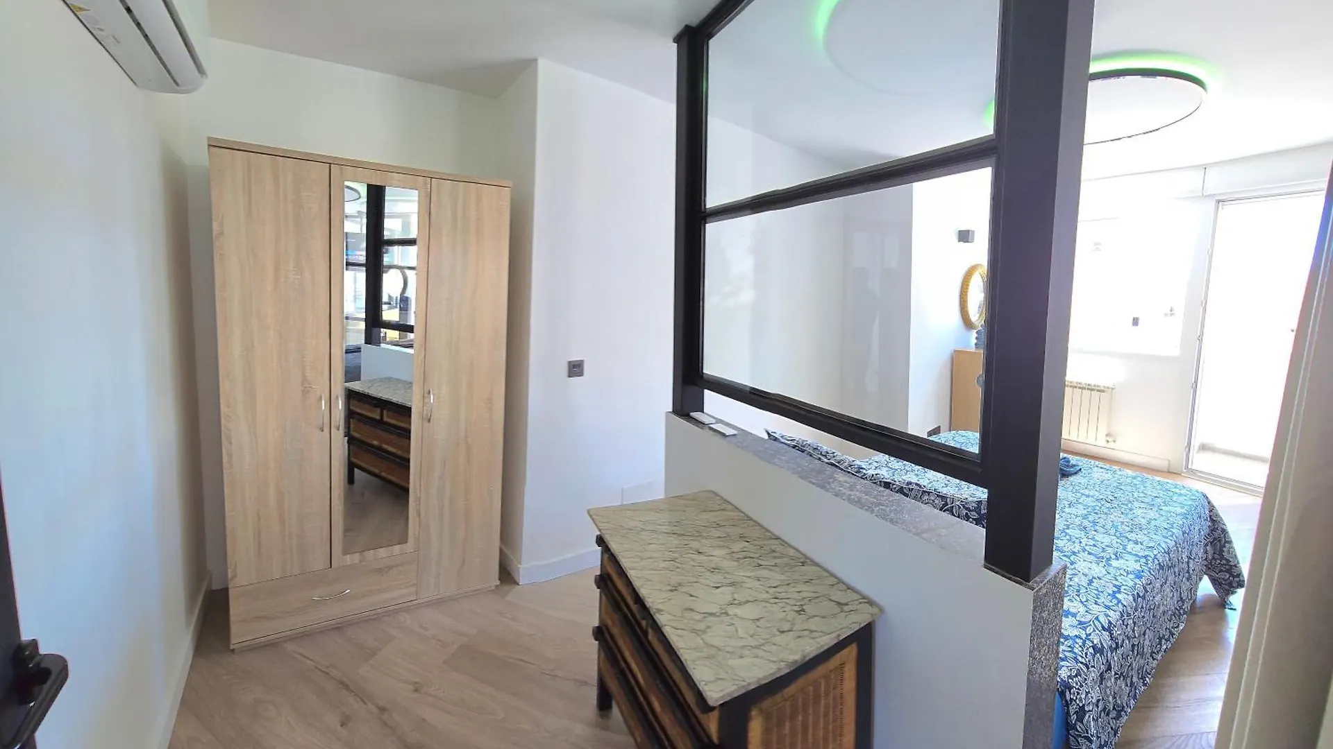 Crystal Elegance City Center Apartment With Seasonal Pool توريمولينوس 0*,