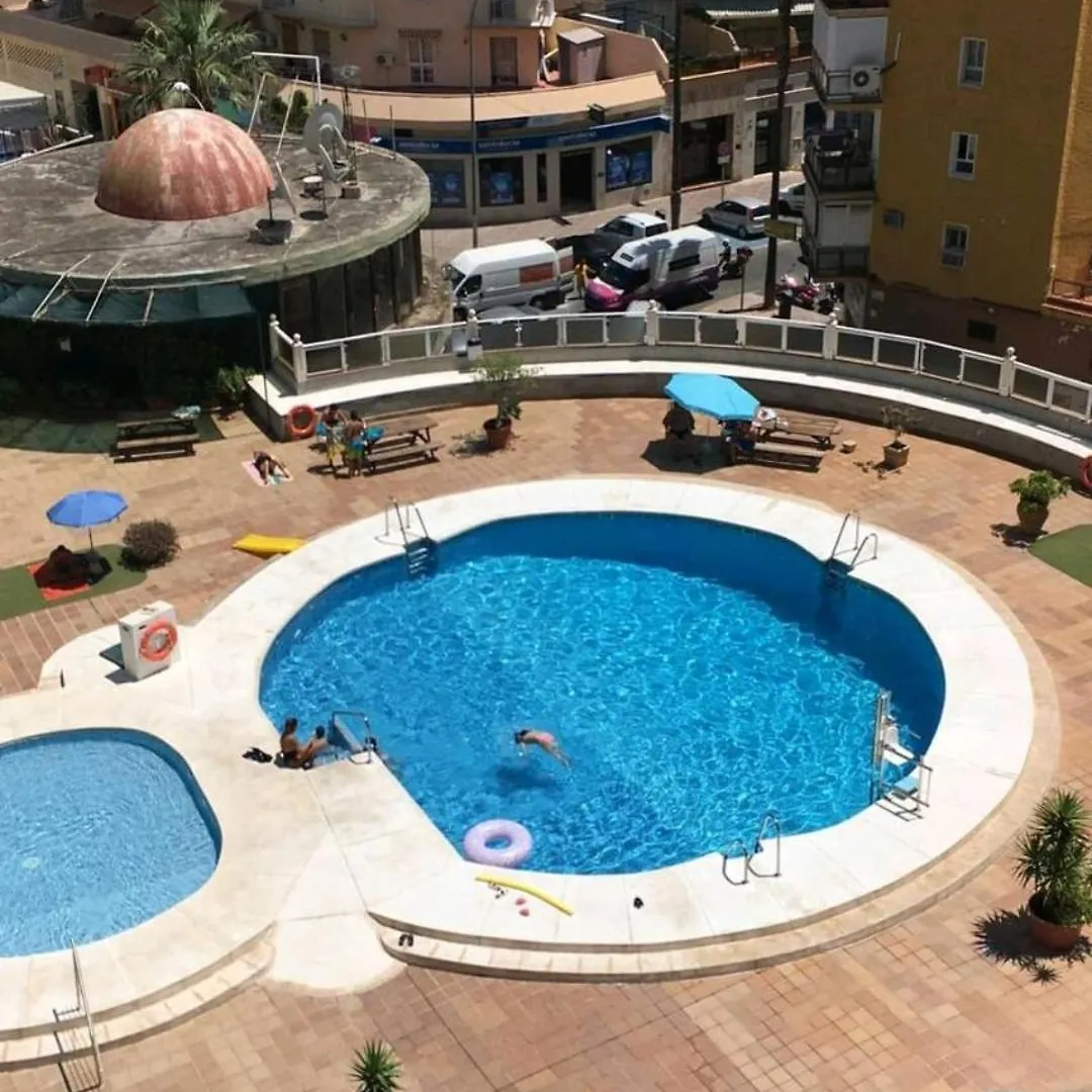 Crystal Elegance City Center Apartment With Seasonal Pool توريمولينوس